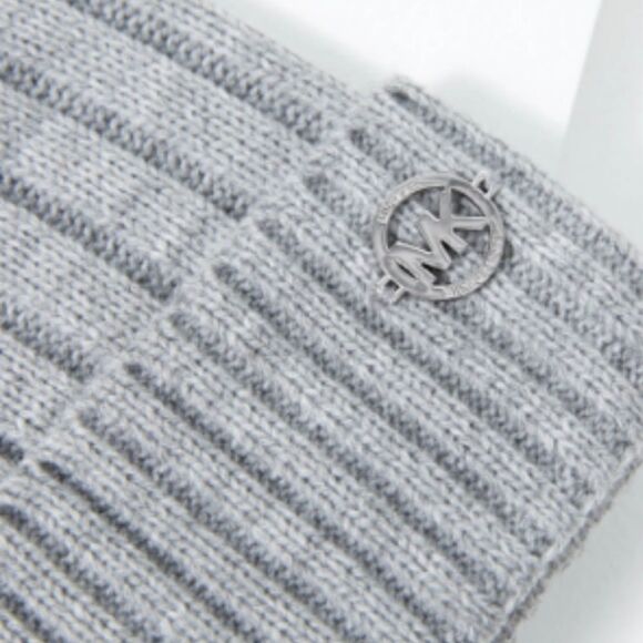 Michael Kors Pom Beanie - Picture 5 of 6